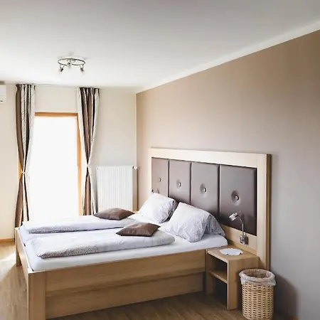 住宿加早餐酒店 Weingut Peter Grill 里欧查赫