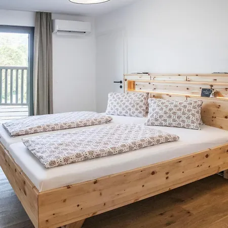 Weingut Peter Grill Bed & Breakfast 3*