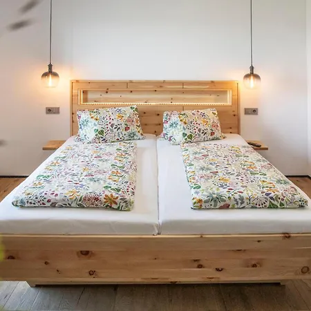Weingut Peter Grill Bed & Breakfast 3*
