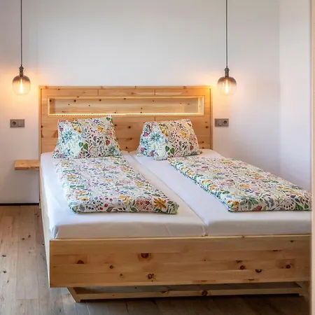 Weingut Peter Grill Bed & Breakfast 3*