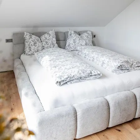 Weingut Peter Grill Bed & Breakfast 3*
