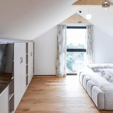 Weingut Peter Grill Bed & Breakfast 3*
