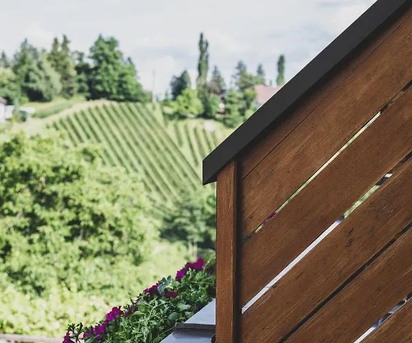 Weingut Peter Grill Bed & Breakfast Leutschach