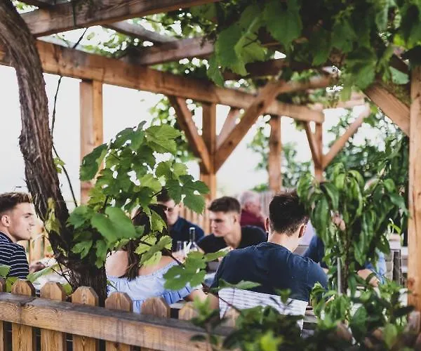 Weingut Peter Grill Bed & Breakfast 3*